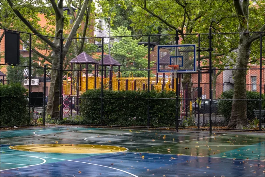 Detail City Playground Neighborhood Photo Number 2