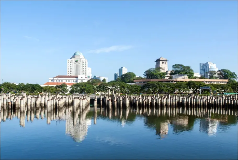 Detail City Waterfront Skyline Photo Number 5