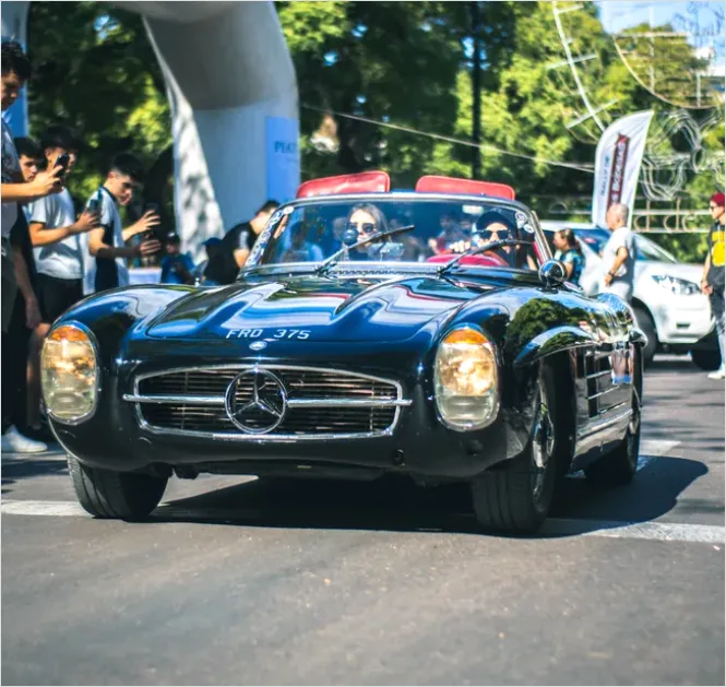 Detail Classic Car Show Crowd Photo Number 11