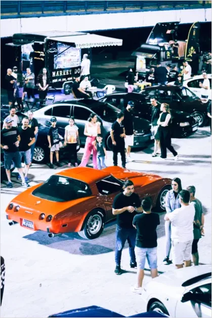 Detail Classic Car Show Crowd Photo Number 13