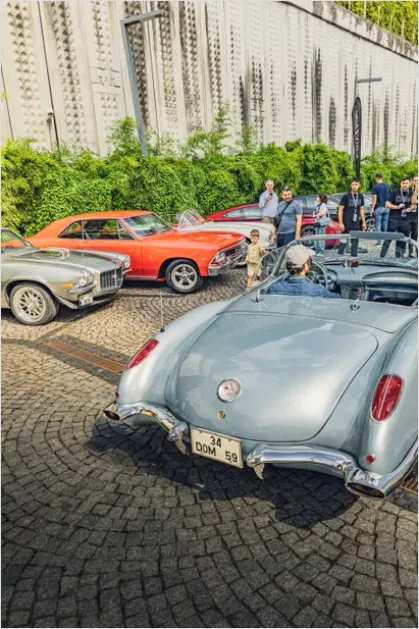 Detail Classic Car Show Crowd Photo Number 14
