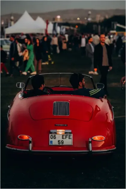 Detail Classic Car Show Crowd Photo Number 4