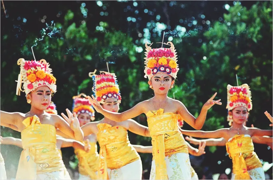 Detail Cultural Festival Dance Performance Photo Number 5