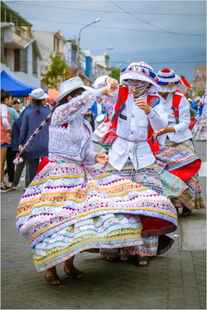 Detail Cultural Festival Dance Performance Photo Number 6