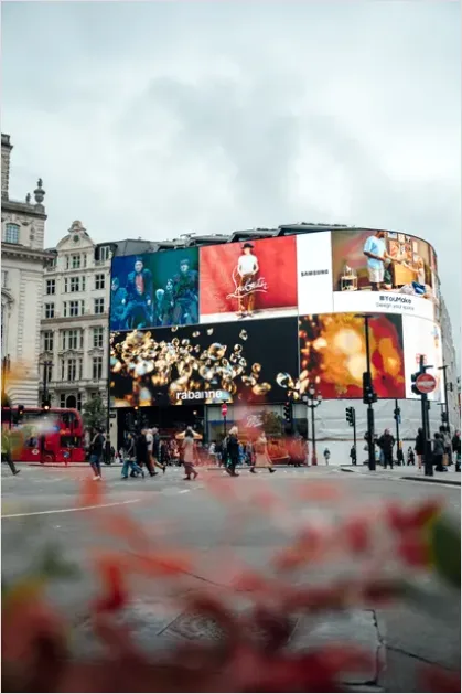 Detail Digital Billboard City Advertising Photo Number 7