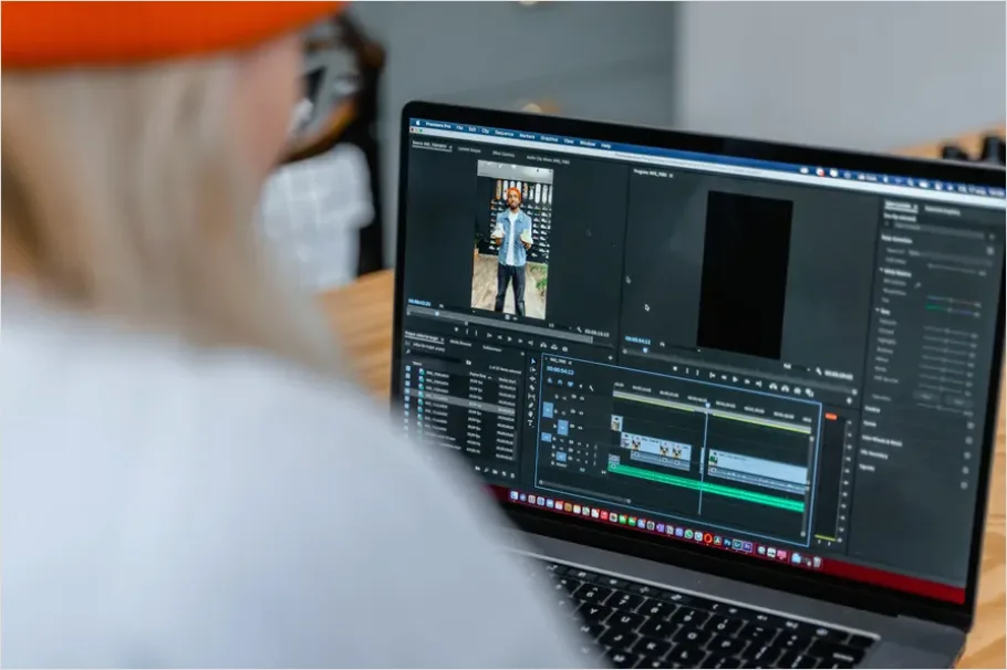 Detail Editor Editing Footage Timeline Photo Number 11