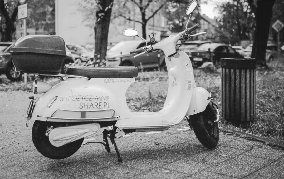 Detail Electric Scooter Sharing City Street Photo Number 6