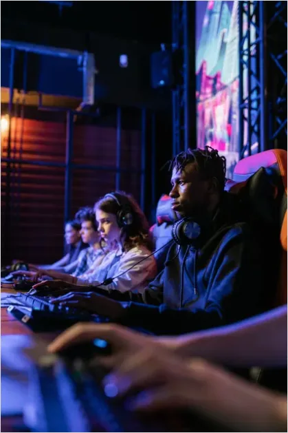 Detail Esports Players On Computers Photo Number 12