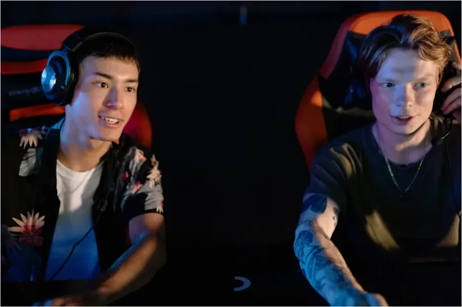 Detail Esports Players On Computers Photo Number 4