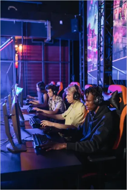 Detail Esports Players On Computers Photo Number 6