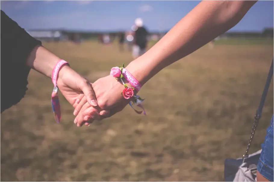 Detail Festival Wristband On Hand Photo Number 5