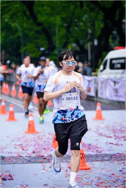 Detail Finish Line Celebration Confetti Photo Number 4