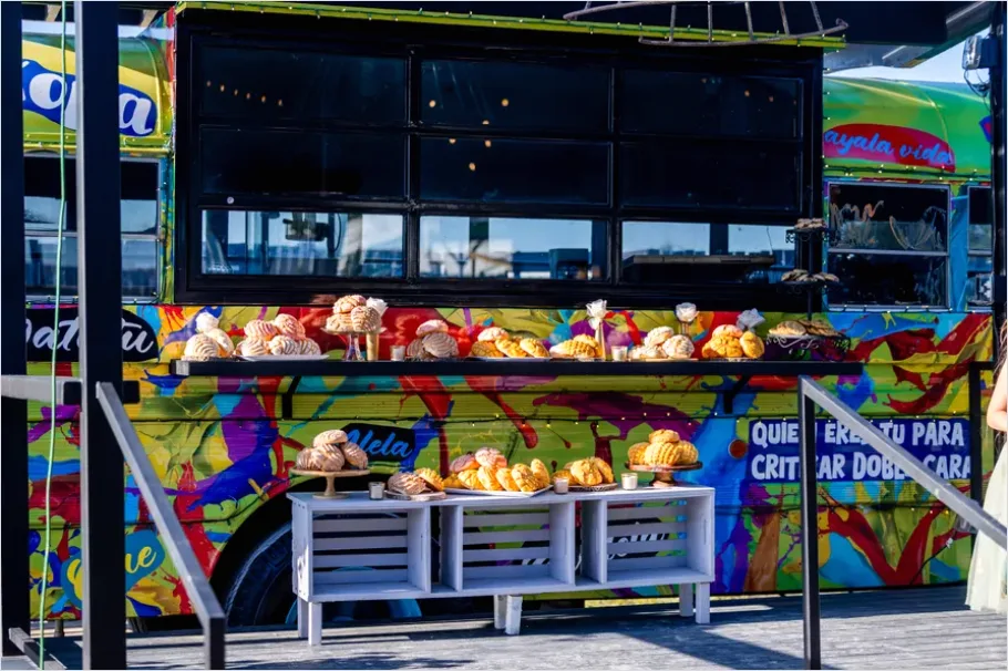 Detail Food Truck Exterior Vibrant Design Photo Number 5