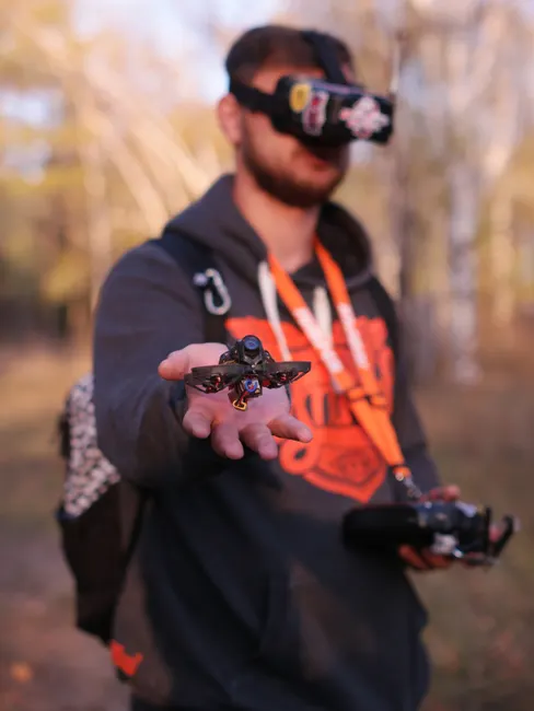 Detail Fpv Drone Goggles On Desk Setup Number 7