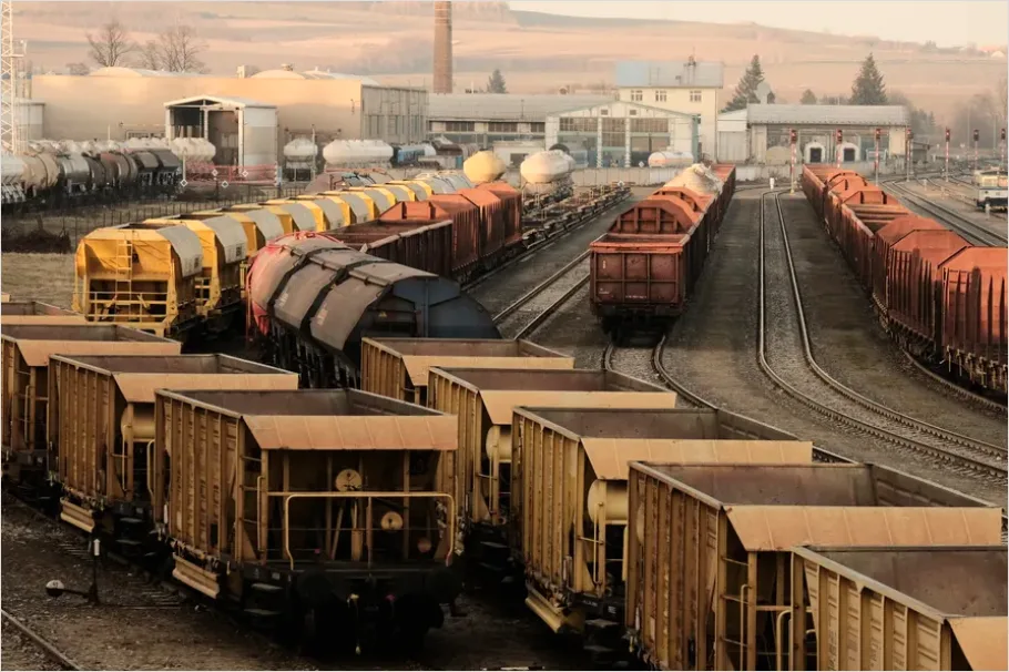 Freight Train Cargo Cars Photo D606