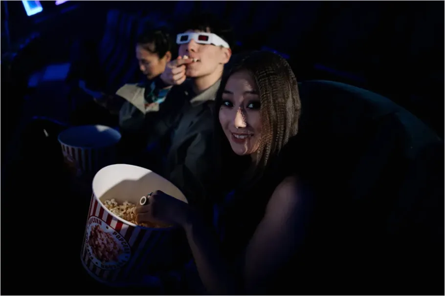 Detail Friends Watching Movie Together Photo Number 10