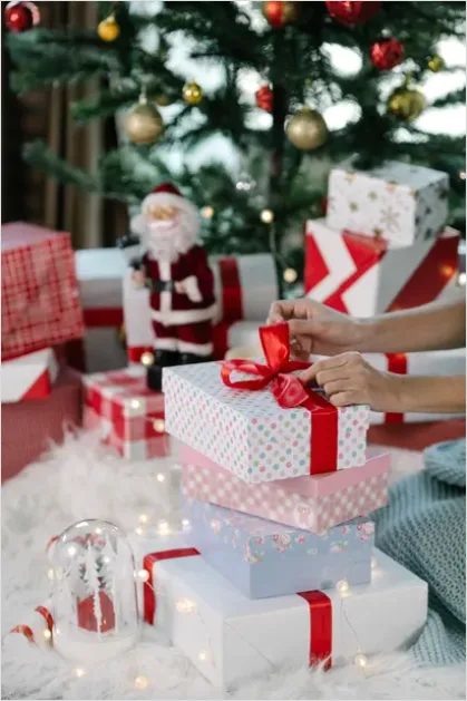 Detail Gift Wrapping Station Event Photo Number 5
