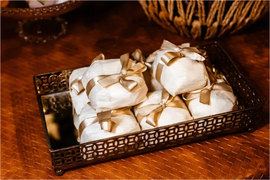 Detail Gift Wrapping Station Event Photo Number 7