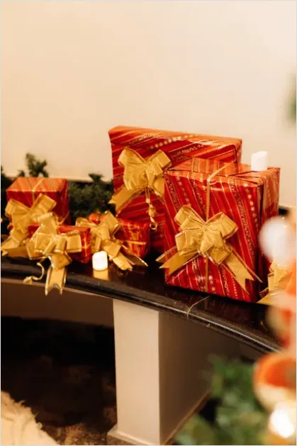 Detail Gift Wrapping Station Event Photo Number 9