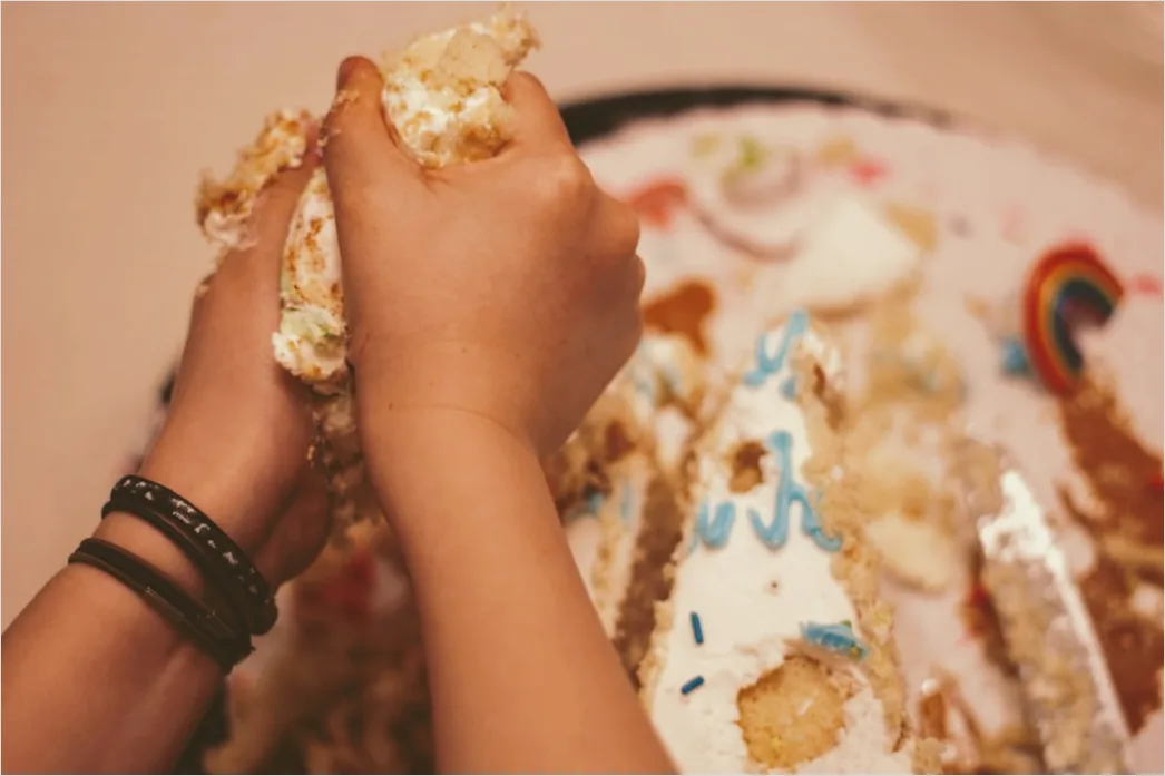 Detail Gingerbread House Decorating Kids Hands Number 12