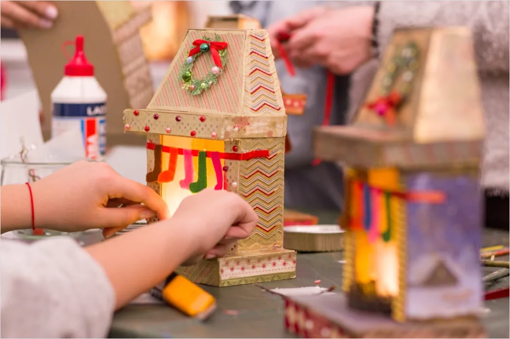 Detail Gingerbread House Decorating Kids Hands Number 8
