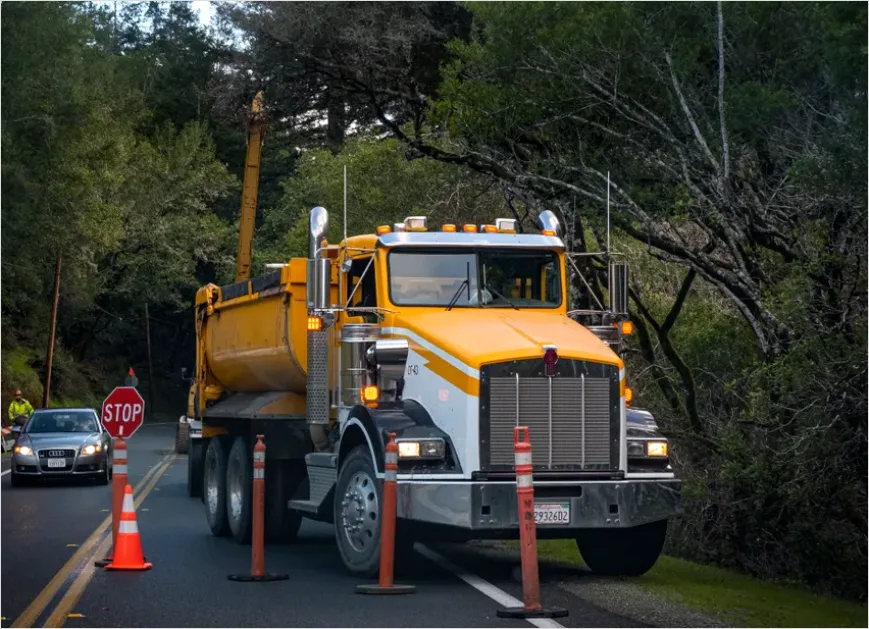 Detail Highway Maintenance Truck Photo Number 9