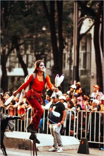 Detail Juggler Performing Under Spotlight Photo Number 14