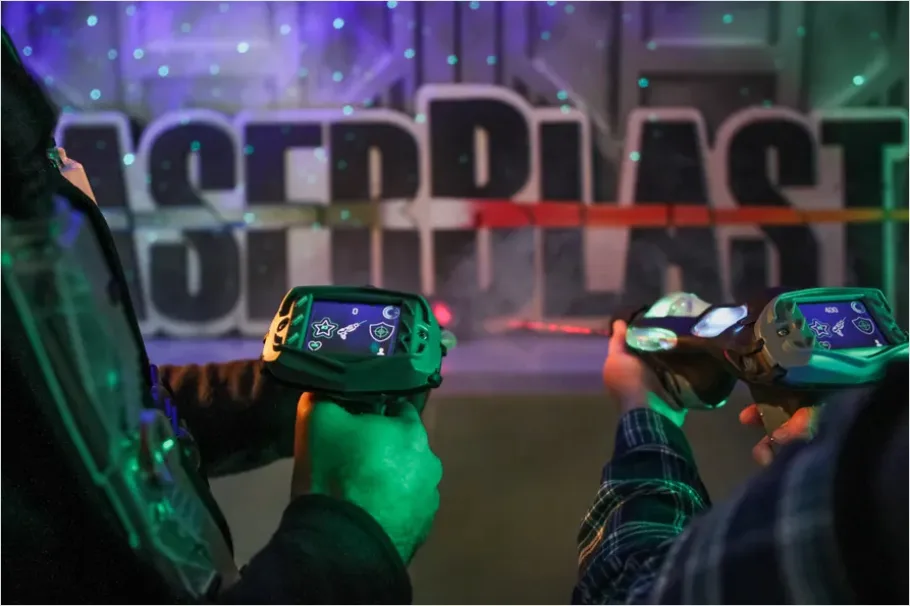 Detail Laser Tag Arena Players Photo Number 3