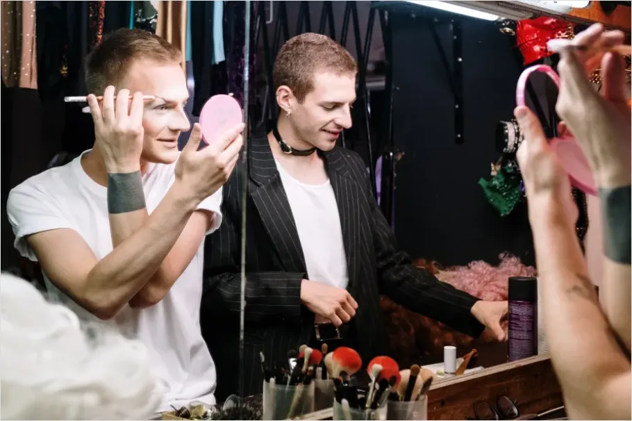 Detail Makeup Artist Applying Stage Makeup Photo Number 11
