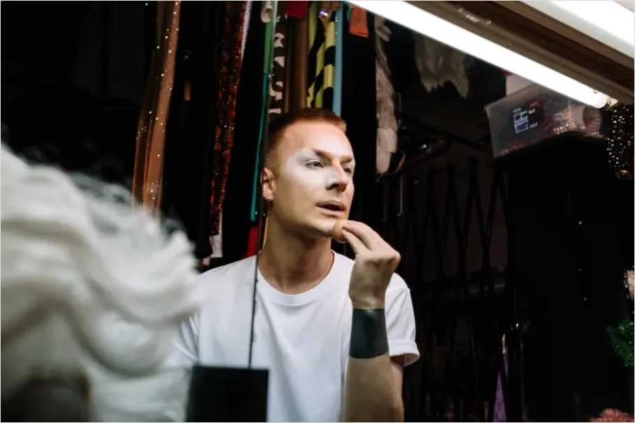 Detail Makeup Artist Applying Stage Makeup Photo Number 15