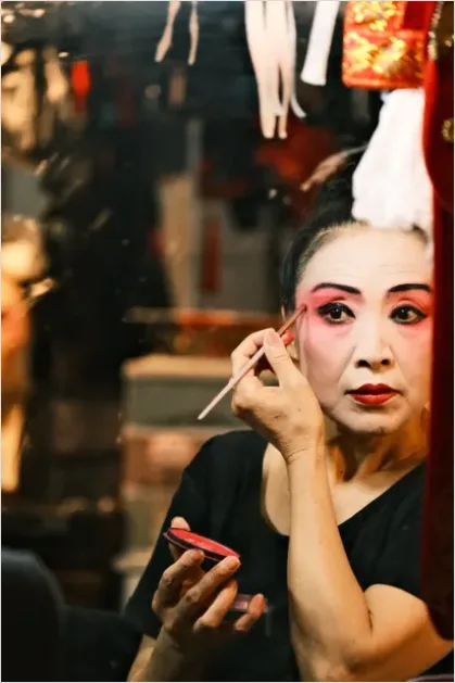 Detail Makeup Artist Applying Stage Makeup Photo Number 3