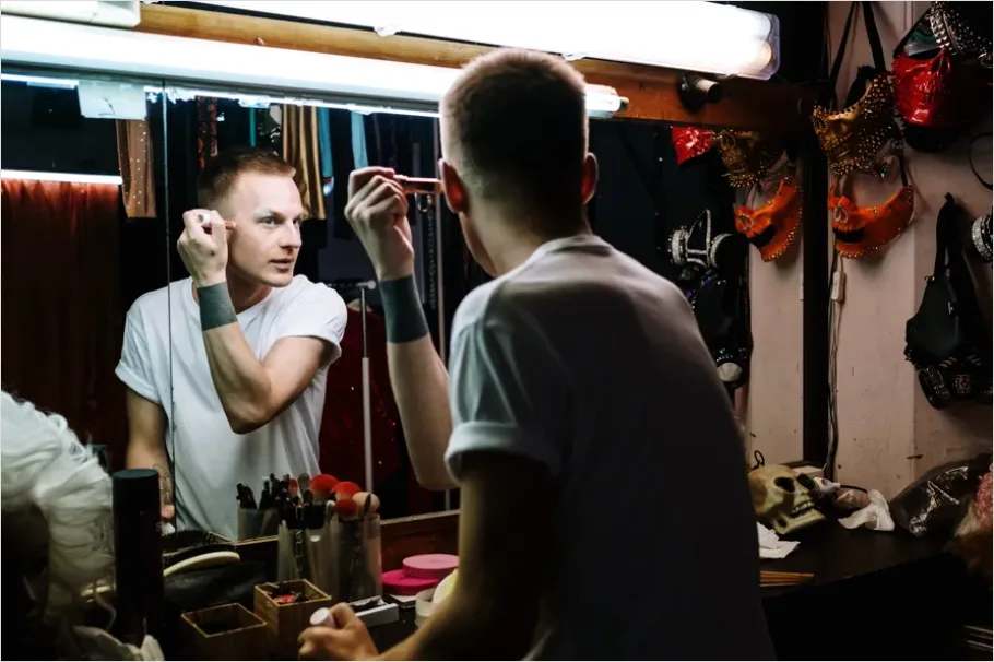 Detail Makeup Artist Applying Stage Makeup Photo Number 4
