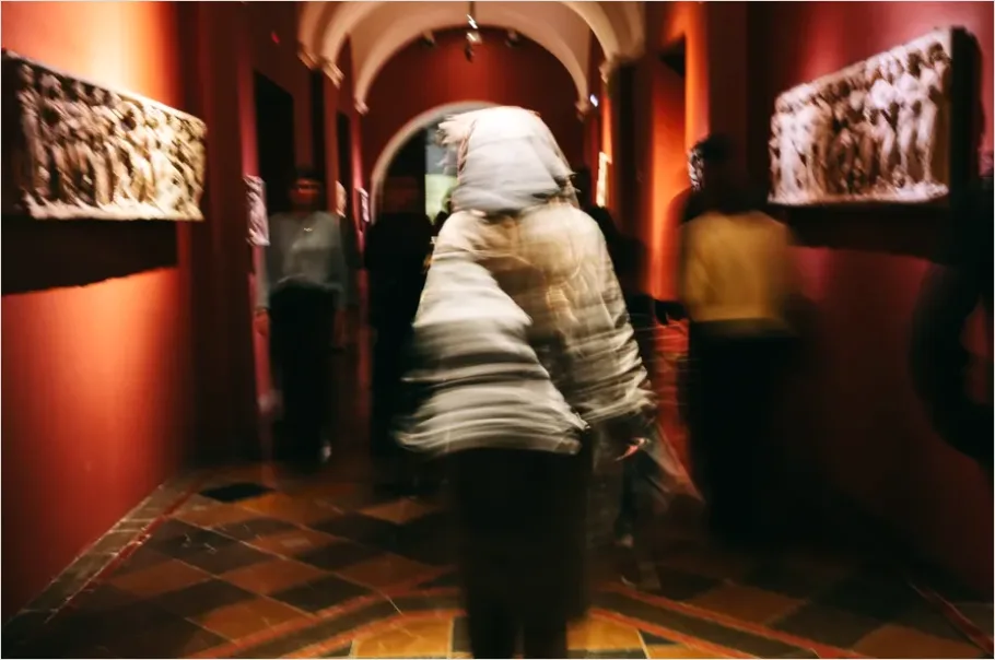 Detail Museum Exhibition Visitors Photo Number 14
