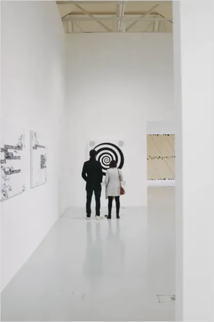Detail Museum Exhibition Visitors Photo Number 7