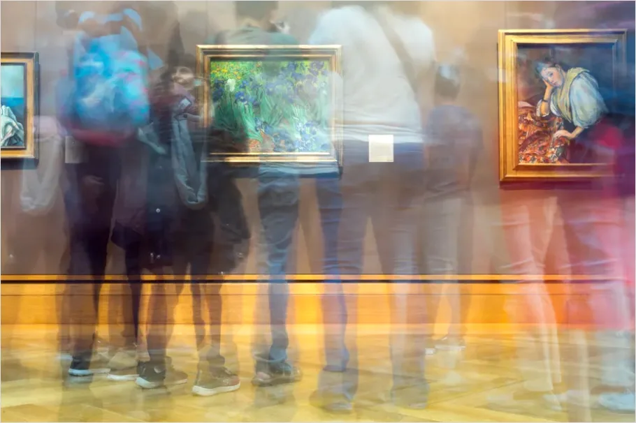 Detail Museum Exhibition Visitors Photo Number 9