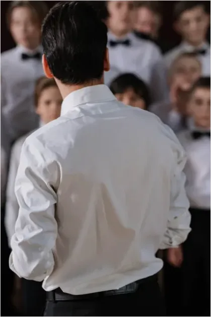 Detail Music Conductor Leading Orchestra Photo Number 7