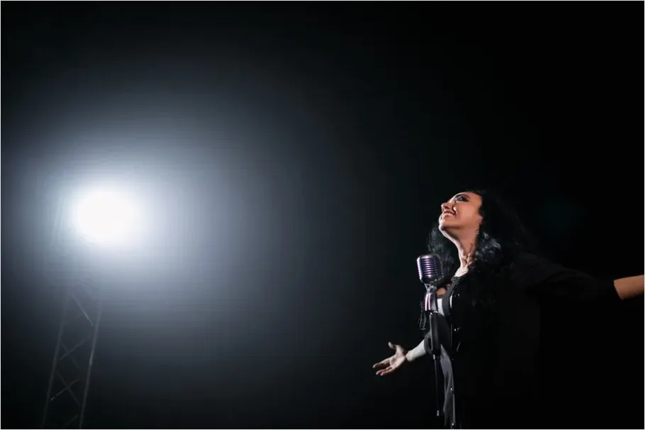Detail Opera Singer Performing On Stage Photo Number 13