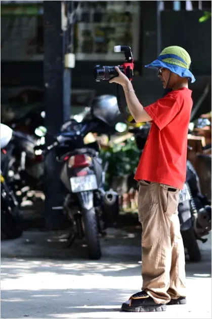 Detail Paparazzi Photographers Flashing Cameras Photo Number 4
