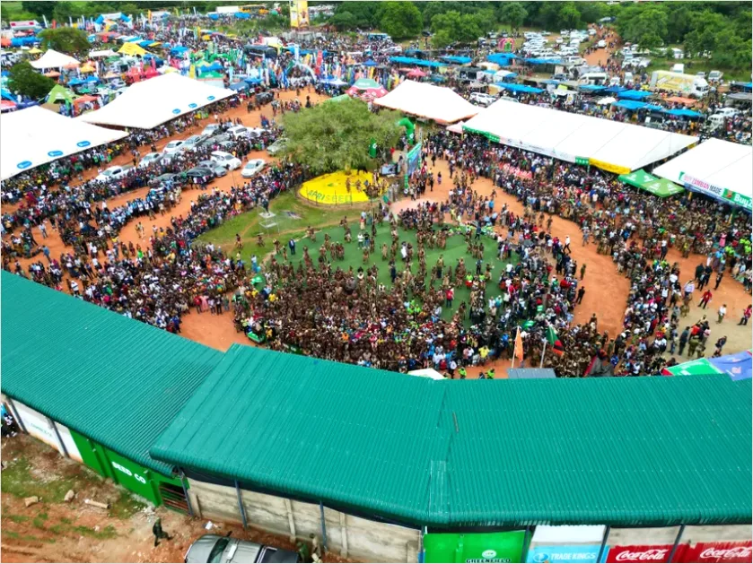 Detail Portable Toilets Festival Grounds Photo Number 14