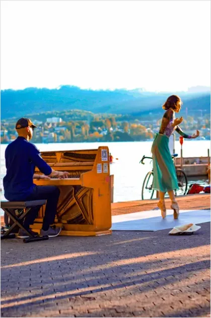 Detail Public Piano Street Performance Photo Number 11
