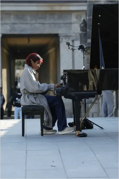 Detail Public Piano Street Performance Photo Number 13