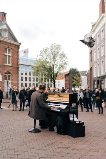Detail Public Piano Street Performance Photo Number 4