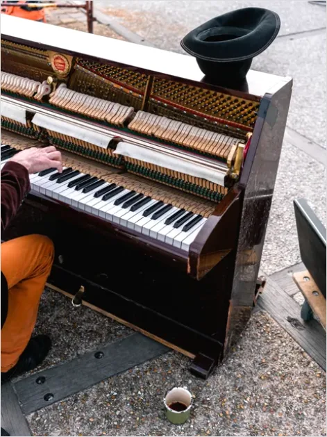 Detail Public Piano Street Performance Photo Number 5