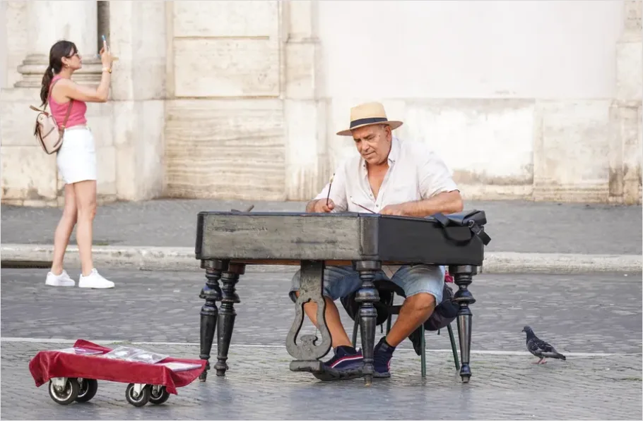 Detail Public Piano Street Performance Photo Number 9