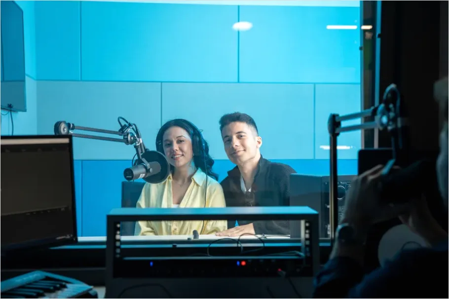 Detail Radio Studio Broadcast Host Photo Number 3