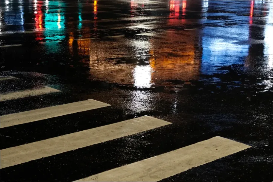 Detail Rainy City Street Reflections Photo Number 11