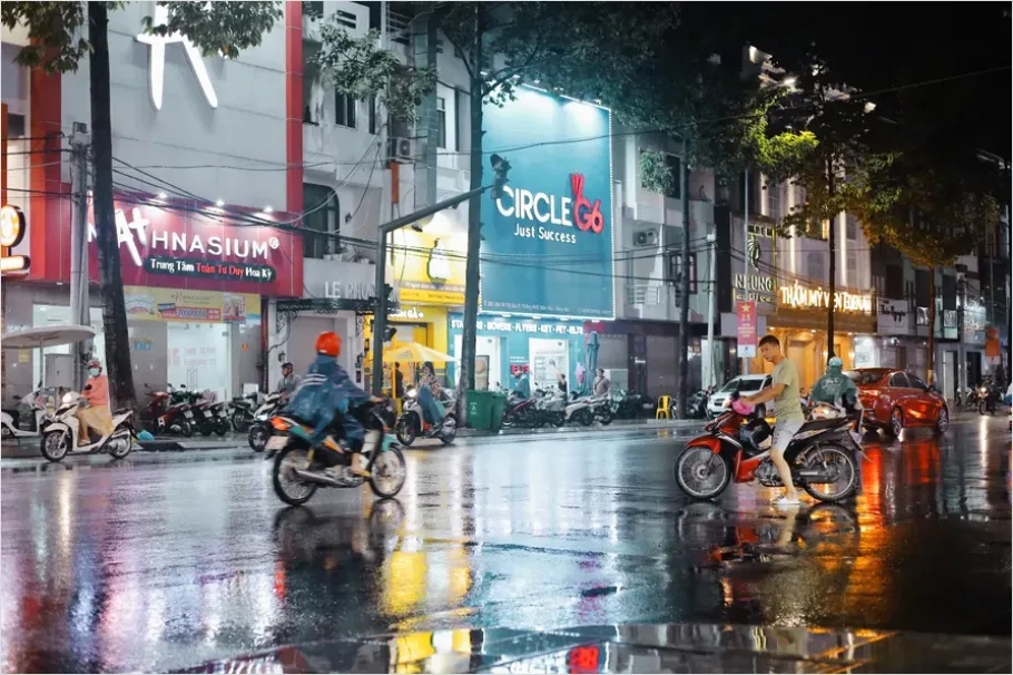 Detail Rainy City Street Reflections Photo Number 4