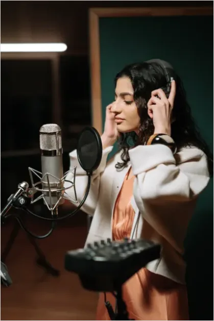 Detail Recording Studio Vocal Session Photo Number 11