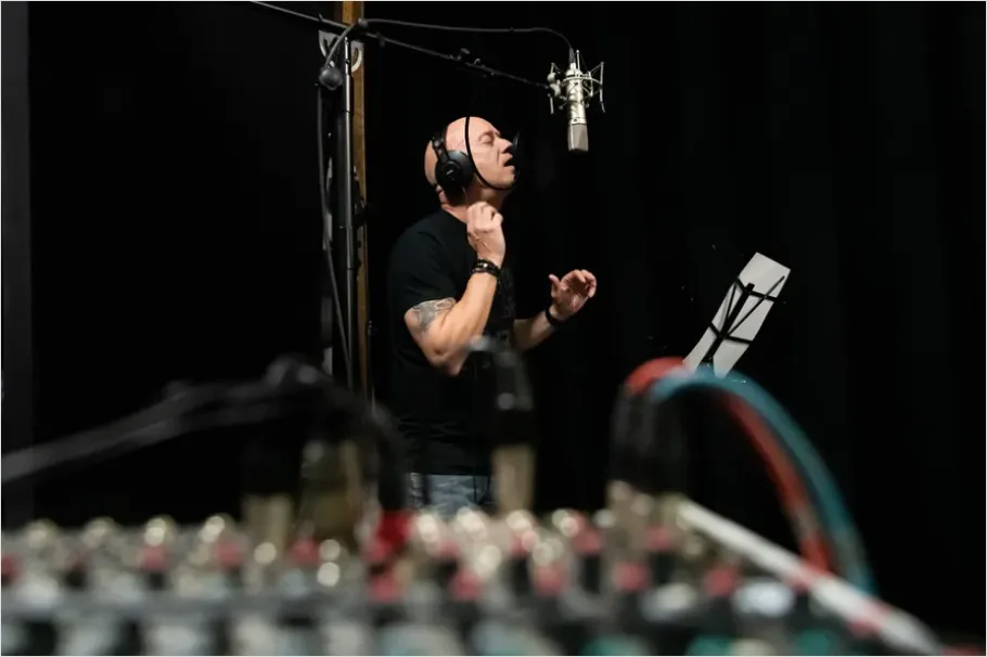 Detail Recording Studio Vocal Session Photo Number 15