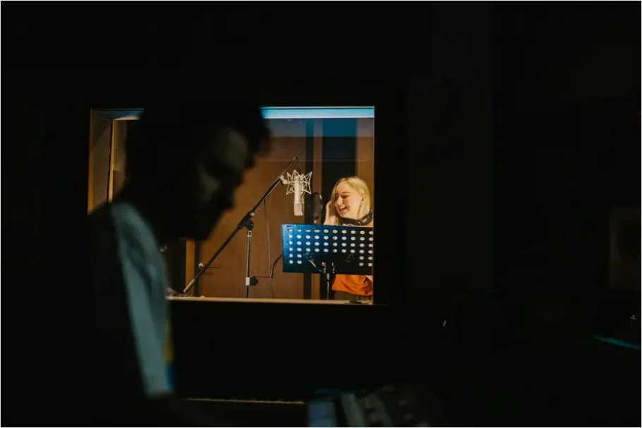 Detail Recording Studio Vocal Session Photo Number 9